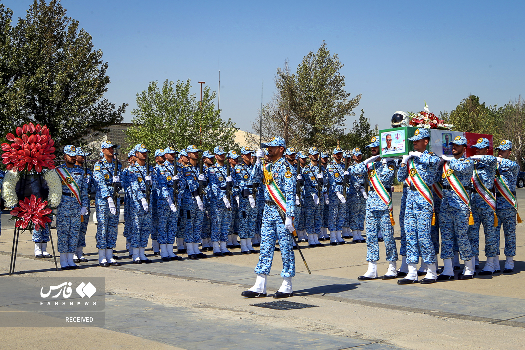 تصاویر: ورود پیکر خلبان قهرمان سوخو ۲۴ به ایران