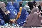 واشنگتن‌پُست: با تسلط طالبان هزاران پرونده طلاق در افغانستان باطل شده / زنانی که بدون رضایت شوهران‌شان در حکومت پیشین طلاق گرفته‌اند، با خطر زندانی شدن روبه‌رو هستند
