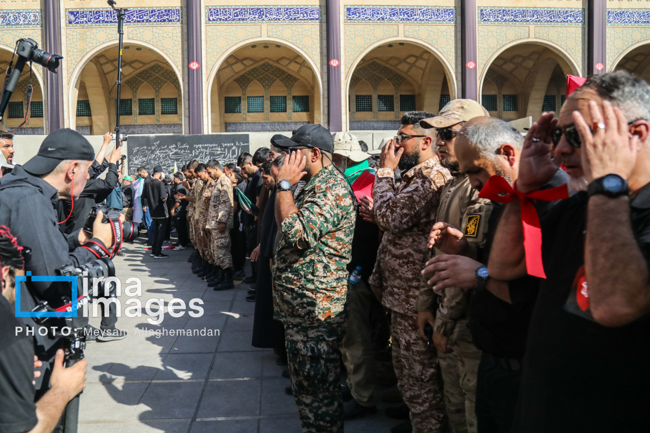 تصاویر: اقامه نماز بر پیکر رهبر شهید انقلاب