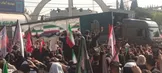 ببینید/ خودروی حامل پیکر مطهر رهبر شهید انقلاب و خانواده شهید ایشان