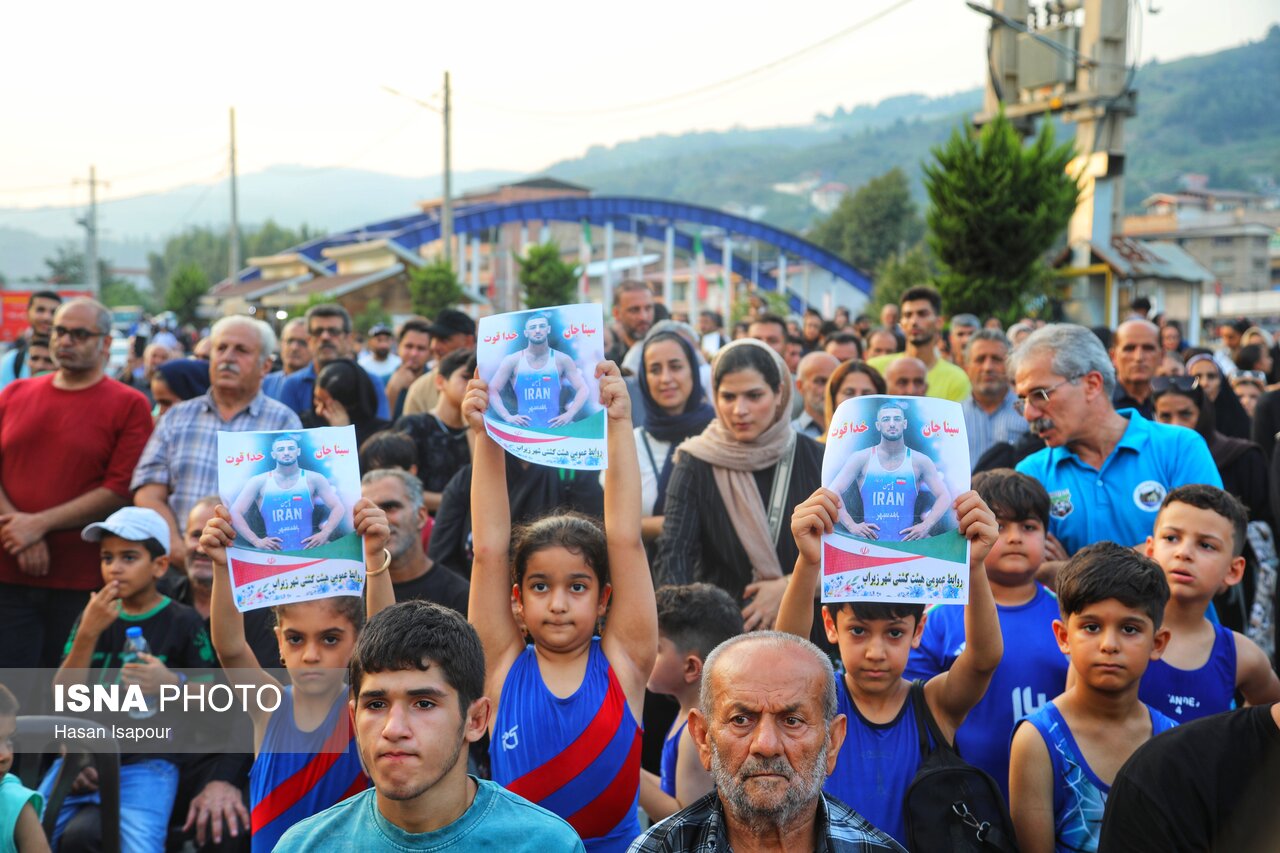 تصاویر: مراسم استقبال از «سینا خلیلی»، قهرمان کشتی آزاد جوانان جهان - سوادکوه
