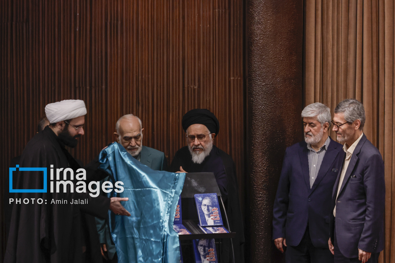 تصاویر: مراسم یادبود شهید «علی لاریجانی»