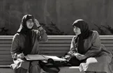 گزارش محرمانه سفارت آمریکا در ترکیه در سال ۱۳۶۶: با یک استاد زن دانشگاه تهران گفتگو کردیم / می‌گوید هنوز کلاس‌ها به شکل مختلط برگزار می‌شوند، اما پسران در یک سمت و دختران در سمت دیگر می‌نشینند