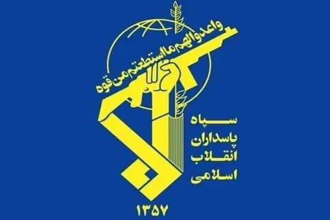 سپاه: یک فروند سوپر نفتکش متخلف که قصد عبور از مسیر غیر قانونی جنوب تنگه هرمز را داشت، در اثر اصابت با دو مین دریایی دچار آتش‌سوزی‌های مهیب شد و به طور کامل متوقف گردید/ سرنوشت کشتی‌هایی که از مقررات امنیتی این آبراه تخطی کنند، جز این نخواهد بود/ رعایت مقررات ابلاغی ما برای عبور و مرور الزامی است