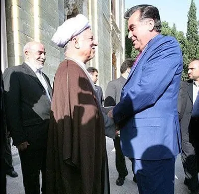 خاطرات آیت الله هاشمی رفسنجانی، ۲۳ آذر ۱۳۷۷: امام‌علی رحمان‌اُف، رییس‌جمهور تاجیکستان، به خاطر تلاش‌هایم براى ایجاد آشتى با مخالفان اسلامی‎ اش و به خاطر محبت‌هاى‌گذشته، تشکر کرد