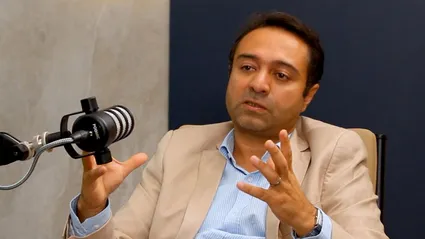 ویدیو / خطرناک‌ترین پدیده برای جامعه ایران / فولادیان، استاد جامعه شناسی: جامعه ایران خیلی صفر و یک شده، یا بر حق هستی یا حق، هیچ راه میانه و وسطی برای تو باقی نمی گذارند / عملا هیچ وسطی را به رسمیت نمی‌شناسیم