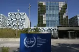 رویترز: آمریکا ساعاتی پس از برنده شدن قاضی پیشین دیوان کیفری بین‌المللی در جایزه صلح نوبل، این دادگاه را تحریم کرد / این تحریم دامنه‌ای بسیار گسترده‌تر خواهد داشت؛ زیرا ممکن است شرکت‌هایی را نیز مجازات کند که به خود دادگاه خدمات ارائه می‌دهند / روبیو: یا دیوان کیفری بین‌المللی به تهدید‌های خود پایان خواهد داد، یا ما به کار دیوان پایان خواهیم داد