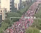 ببینید/ نمایی از جمعیت حاضر در مراسم تشییع رهبر شهید در پل کالج میدان انقلاب