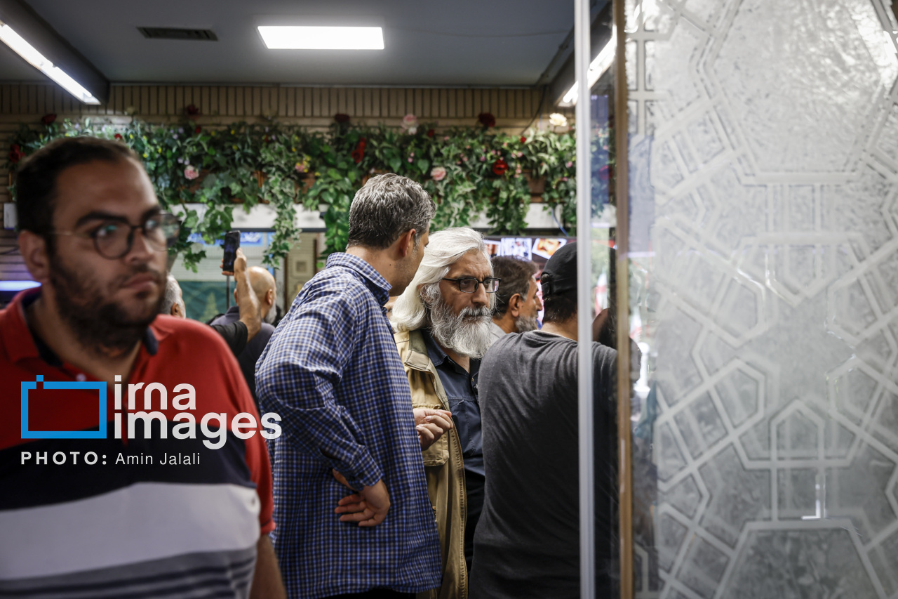 تصاویر: مراسم یادبود «اکبر عبدی» در مسجد بلال