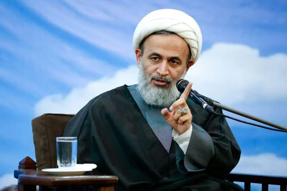 ویدیو / پناهیان: شنیدم مساجدی هستند که صفهای ابتدایی آن را بازنشستگان تشکیل میدهند؛ مسئول بسیج آن محل زنده است یا مرده؟