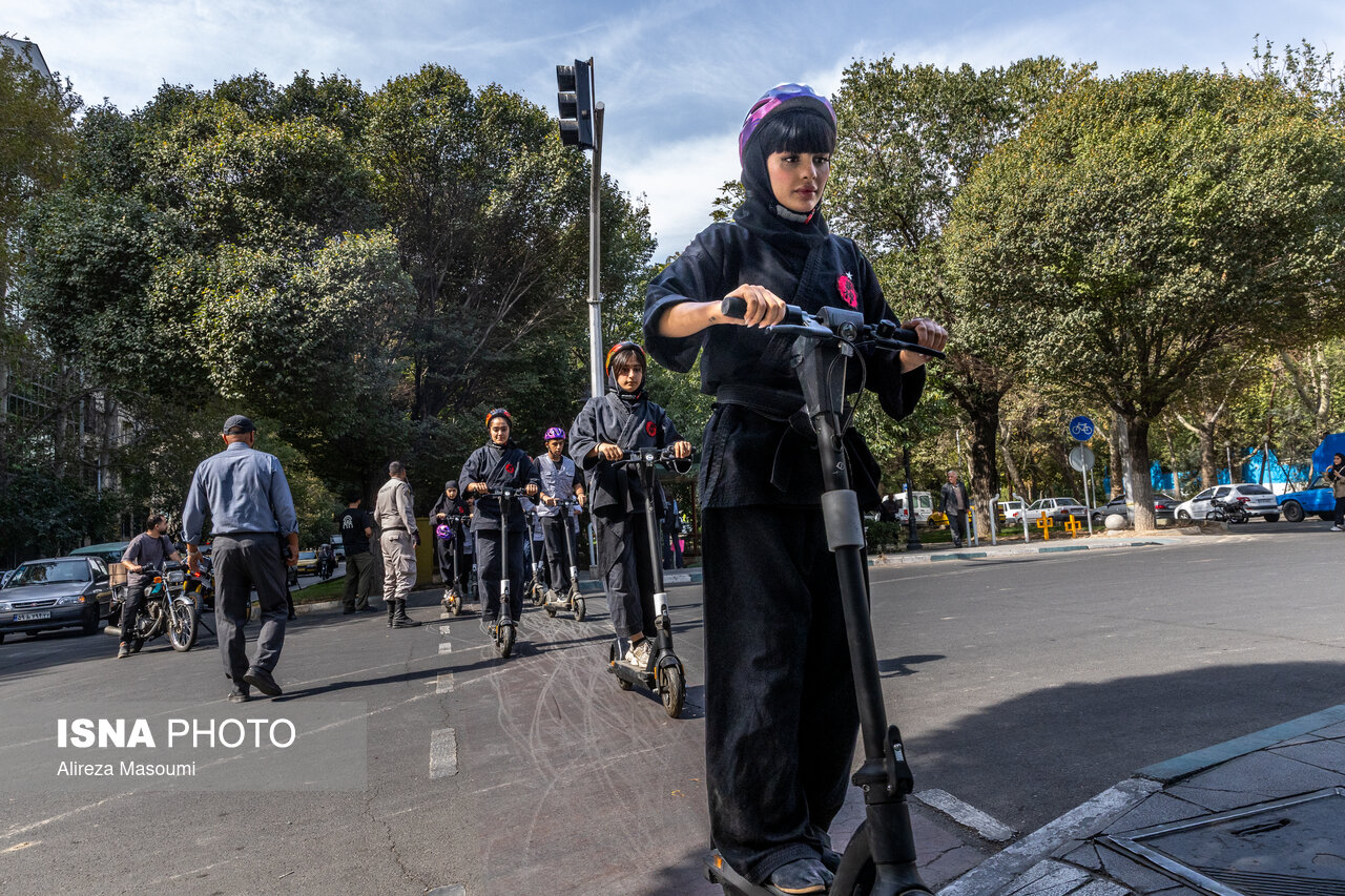 تصاویر: رویداد شهرنوردی با اسکوتر