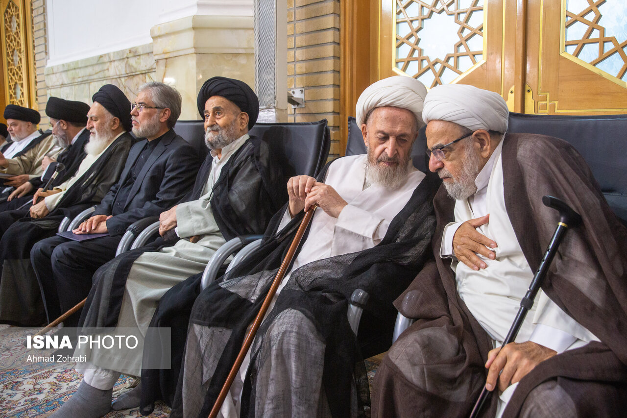 تصاویر: مراسم ترحیم آیت الله شبیری زنجانی در حرم حضرت فاطمه معصومه(س)