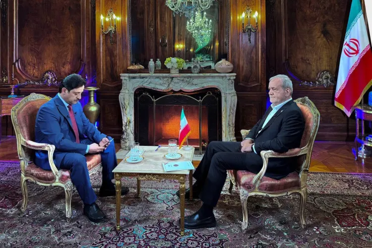 پزشکیان: مسئله تنگه هرمز با گفت‌و‌گو قابل حل است، نه با زورگویی / ما چیزی نمی‌خواهیم؛ فقط می‌خواهیم به همان تفاهم‌نامه برگردند و به آن پایبند باشند / درباره اتفاقی که در خط لوله عربستان افتاد، از فرماندهان خودمان پرسیدیم؛ آنها هم گفتند دخالتی نداشته‌اند / گفتیم بیایند و راستی‌آزمایی کنند؛ دور از انتظار نیست که اسرائیل این کار را کرده باشند تا دعوا را به راه بیندازند