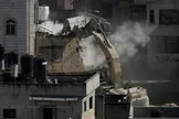 سی‌ان‌ان‌: اسرائیل پس از کشته شدن دو نظامی خود در روز جمعه، تخریب ساختمان‌ها و وادار کردن ساکنان یک محله به تخلیه خانه‌های خود در کرانه‌ باختری را آغاز کرد/ این حمله تنها چهار روز پیش از برگزاری انتخابات در اسرائیل رخ داد/ تل‌آویو پس از این حمله اعلام کرد که «محاصره‌ای کامل» بر شهر الخلیل اعمال می‌کند