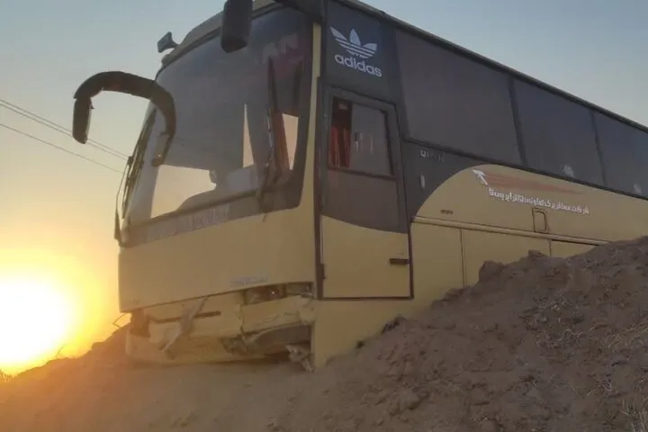 اورژانس شاهرود: واژگونی یک دستگاه اتوبوس در محور خوش ییلاق/ این حادثه ۲۰ مصدوم داشت