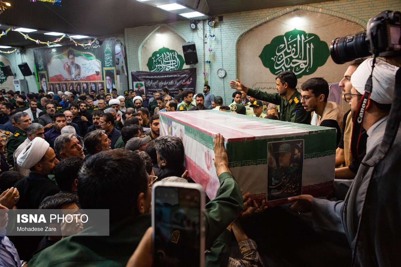 تصاویر: تشییع پیکر مطهر سردار شهید «حسین ظریفی»، فرمانده قرارگاه سجاد سراوان در مشهد