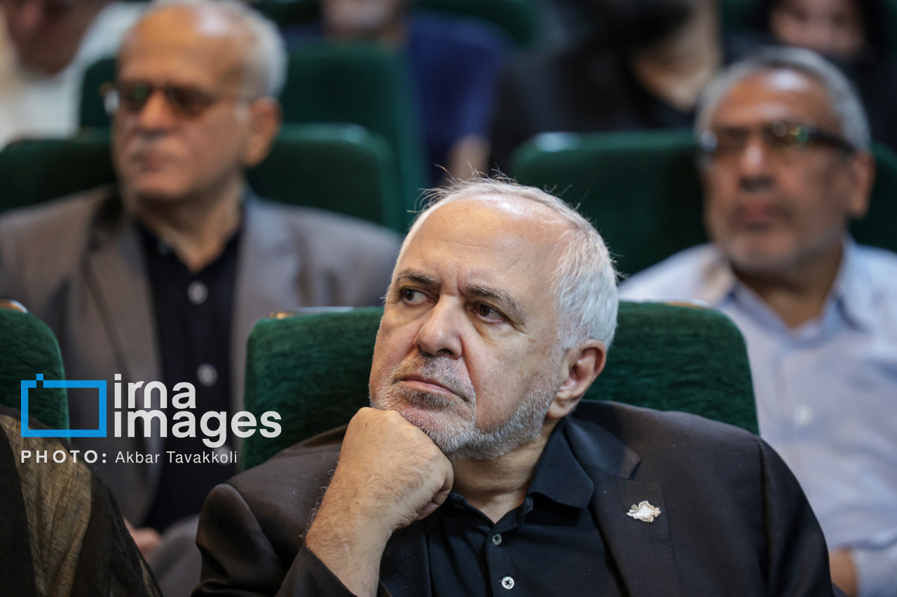 تصاویر: رونمایی از یادنامه شهید «سیدکمال خرازی»