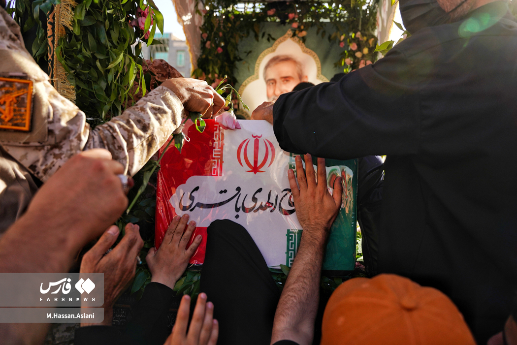 تصاویر: تشییع پیکر شهید «مصباح‌الهدی باقری‌کنی»، داماد رهبر شهید انقلاب