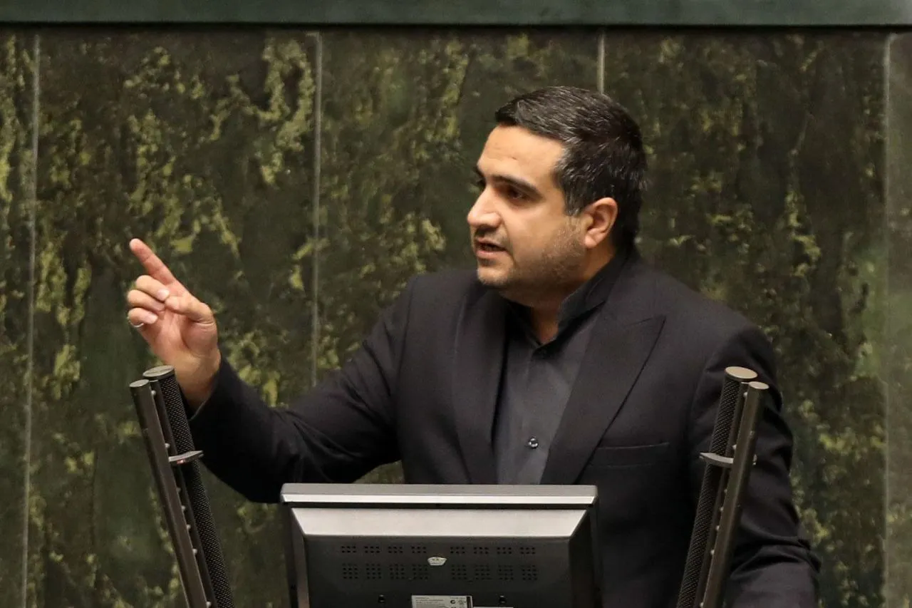 اسحاقی، سخنگوی کمیسیون بهداشت مجلس: قطعاً دشمنان حملاتی به «کوه کلنگ» انجام خواهند داد/ تدابیر پیشگیرانه برای حفاظت از مردم در برابر تشعشعات هسته‌ای اندیشیده شده/ اگر حملات به مراکز هسته‌ای رخ داد، مردم باید به مجموعه‌های متولی اعتماد کنند/ هیچ اتفاقی در جغرافیایی که دشمن برای آن احتمال تشعشعات هسته‌ای را متصور است، رخ نخواهد داد