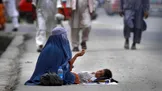 فروپاشی اقتصادی افغانستان؛ سازمان ملل: ۹ خانوار از هر ۱۰ خانوار افغان مجبور به حذف وعده‌های غذایی، فروش دارایی‌ها یا زندگی با قرض برای بقا هستند
