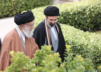 ببینید/ مادر شهیده زهرا حداد عادل: رهبر انقلاب هنگام تدفین رهبر شهید حضور داشتند