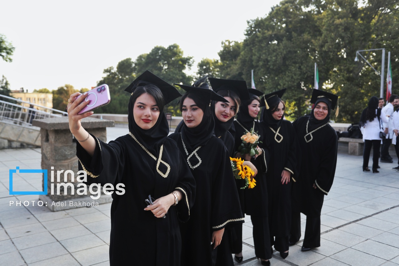 تصاویر: گرامیداشت روز پزشک در آرامگاه بوعلی سینا