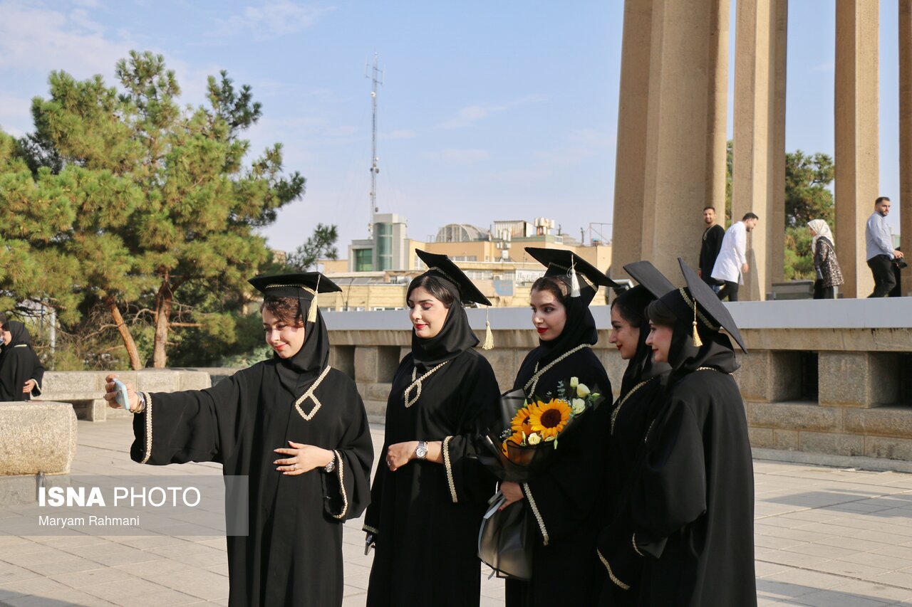 تصاویر: گرامیداشت روز پزشک در آرامگاه بوعلی سینا
