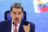 مادورو: در حال حاضر در حال بمباران کاراکاس هستند؛ این هشداری به تمام جهان است/ رسانه‌های ونزوئلایی: حملاتی به پایگاه دریایی لاگوایرا و یک برج اصلی مخابراتی صورت گرفته