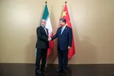 نیویورک‌تایمز: چین می‌تواند مشوق‌هایی مانند وام‌، سرمایه‌گذاری و کمک به بازسازی پس از جنگ به تهران بدهد تا با آمریکا همکاری کند /  بعید است پکن، تهران را برای دست کشیدن از برنامه هسته‌ای خود تحت فشار بگذارد