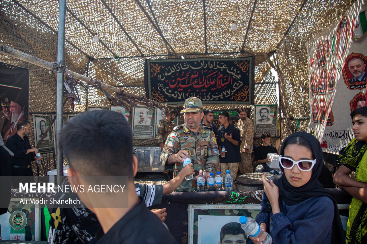 تصاویر: جاده‌های مشهدالرضا میزبان زائران پیاده