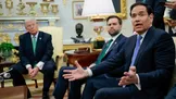 در حزب جمهوری‌خواه، جناح قابل‌توجهی استدلال می‌کنند که نباید رهبری حزب پس از ترامپ به ونس سپرده شود/بسیاری ترجیح می‌دهند روبیو نامزد آینده حزب باشد/یکی از بزرگ‌ترین حامیان مالی حزب جمهوری‌خواه، گفته در انتخابات از روبیو به جای ونس حمایت خواهد کرد/ ترامپ توانست حزب جمهوری‌خواه دوران بوش را شکست دهد و آن را دگرگون کند؛ ونس باید ثابت کند که او نیز توانایی انجام چنین تحولی را دارد