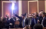 ببینید/ کتک کاری و روشن کردن فشفشه در پارلمان آلبانی