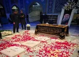 ببینید / مزار رهبر شهید انقلاب و شهدای خانواده ایشان در رواق دارالذکر حرم امام رضا (ع)