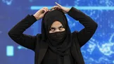مجریان زن افغانستان مجبور به پوشان صورت شدند؛ از نظر طالبان فقط نپوشاندن چشم و پیشانی مجاز است