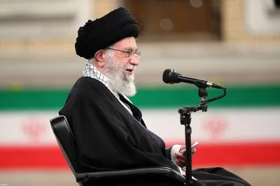 پیام رهبر انقلاب اسلامی درپی انفجار در اسکله شهید رجایی: هرگونه سهل‌انگاری یا تعمّد در این حادثه به‌طور کامل بررسی و کشف شود/ همه‌ی مسئولان باید خود را در پیشگیری از حوادث تلخ و خسارت بار موظف بدانند