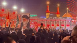 ببینید / حضور مردم عراق در کنار خودروی حامل پیکر رهبر شهید انقلاب در ورودی شهر کربلا
