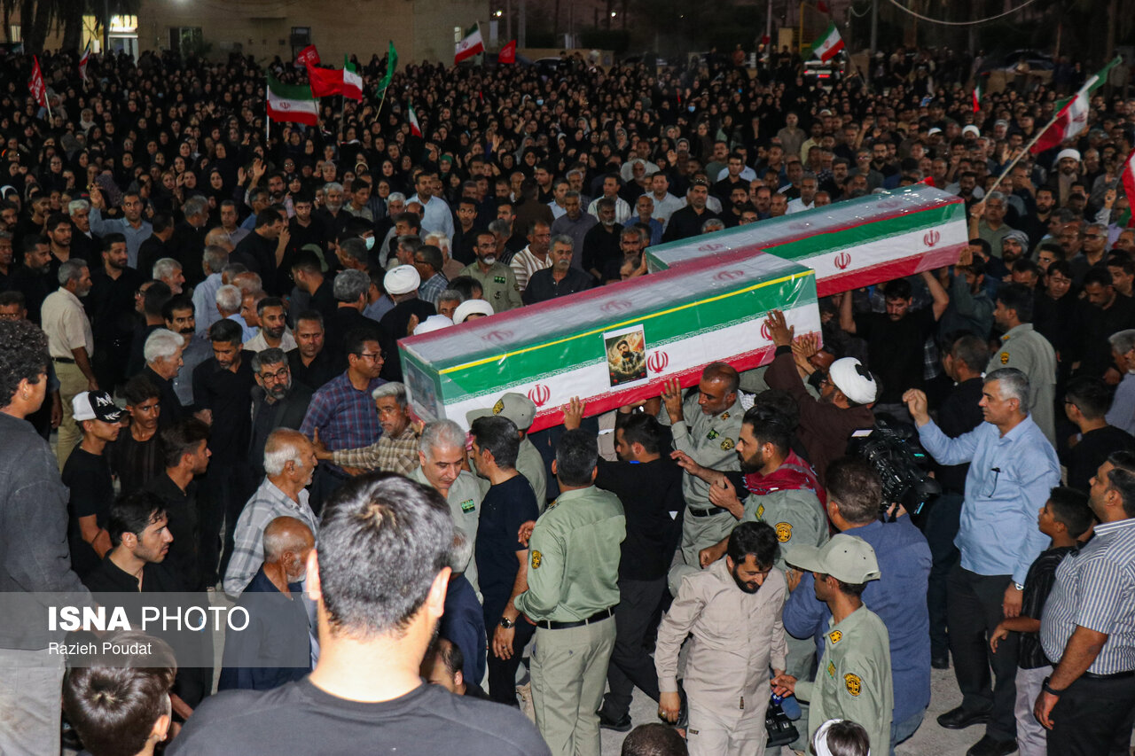 تصاویر: تشییع پیکر ۳ عضو خانواده محیط‌بان هرمزگانی - حاجی‌آباد