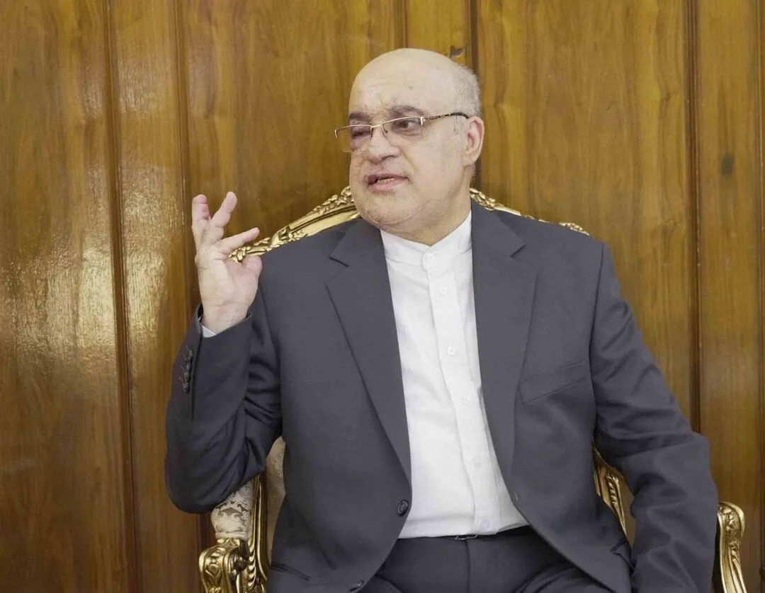 سفیر پیشین ایران در لبنان: در ماجرای پیجرها، خبر می‌رسد اسکنری دارد از ایران می‌آید که مواد داخل آن‌ها را کشف می‌کند، به همین دلیل آن را با موشک می‌زنند، مسئول حزب‌الله که به این ماجرا مشکوک شده بود را هم می‌زنند/ مواد منفجره را طوری داخل پیجر قرار داده بودند که به سختی قابل کشف بود؛ یک مقوای نازک با ابعاد ۲.۵ در ۴ سانت در داخل لایه‌های باطری