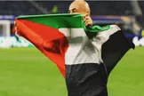 ببینید / مربی مصر به نشانه حمایت، پس از پیروزی، پرچم فلسطین را برافراشت