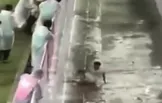 ببینید / شادی گل و سقوط از ارتفاع ۳ متری ملی پوش اندونزیایی
