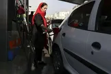 ما باید در وضعیت بنزین مداخله کنیم/ باید مصرف را به میزان ضروری و الزامی محدود کنیم/ قطعا سهمیه‌ها تا حدی کاهش پیدا می‌کند؛ ممکن است اگر کسی بیش از میزان سهمیه مصرف کند، ملزم شود که قیمت بالاتری پرداخت کند/ در مورد سیاست‌های قیمتی تردیدهایی وجود دارد/ فاصله نرخ عرضه در ایران با قیمت منطقه‌ای بنزین خیلی زیاد بوده و تولید هم در کشور کمتر از نیاز است