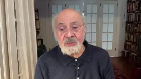 ویدیو / پروفسور یرواند آبراهامیان: ترامپ در بحث ایران بر سر دو راهی قرار گرفته: یا آبرویش برود یا به قدرت نظامی متوسل شود / از آنجایی که ترامپ نگران آبروی خود است، خیلی محتمل است که به سمت گزینه نظامی علیه ایران برود / روانشناسی و تصویری که ترامپ از خودش دارد، مهمتر از قول‌هایی است که به مردم برای عدم جنگ داده