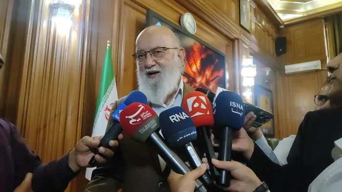 چمران: شوراهای شهر منحل‌ شدنی نیستند/ غیر قانونی بودن ادامه فعالیت شوراها؟ کسانی که نمی‌دانند، قانون را بخوانند/ شعام هنوز زمان برگزاری انتخابات را اعلام نکرده