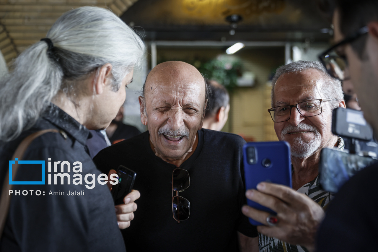 تصاویر: مراسم یادبود «اکبر عبدی» در مسجد بلال
