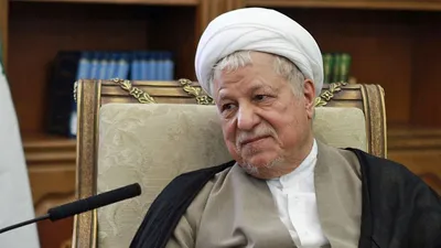خاطرات آیت الله هاشمی رفسنجانی، ۲۵ آذر ۱۳۷۷: مصباحی مقدم درخواست کمک براى تجهیز اینترنت کرد؛ قبول کردم