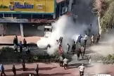 خودسوزی در اهواز به دلیل تخریب اغذیه‌فروشی خانوادگی / روایت دردناک پدر: پسرم وقتی دید نیرو‌های اجرائیات در حال تخریب محل هستند، التماس کرد / احمد تهدید به خودسوزی کرد؛ در پاسخ، یکی از مأموران گفت «بسوزان ببینم چطوری می‌سوزی» / ماموران بدون هیچ حکمی به دستان همسرم نیز دستبند زدند