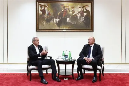 ببینید/ شوخی پزشکیان با الهام علی‌اف: این آب را خودتان از آذربایجان آوردید؟