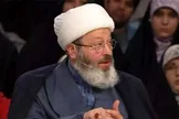 هر کس که مذاکره می‌کند، مطمئناً بی‌باور به سنن الهی است/ مذاکره حرام است/ می‌پرسید مگر مذاکره به اجازه‌ی رهبری نیست؟ برخی با خوش خیالی فکر می‌کنند که همه چیز تحت کنترل است/ نهج‌البلاغه را بخوانید، می‌بینید کار از دست امیرالمومنین هم در رفت!