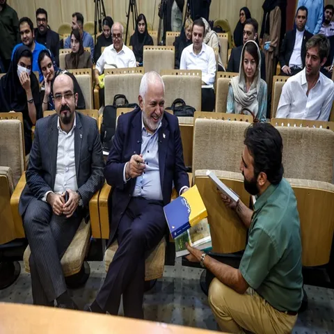 تصاویر: رونمایی و بررسی سه کتاب از «محمدجواد ظریف»