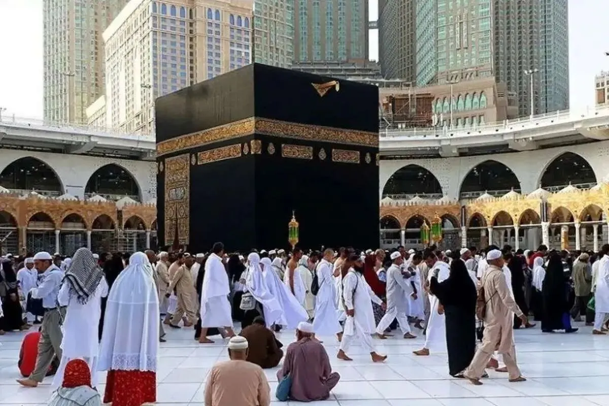 رئیس سازمان حج و زیارت: هنوز تصمیم عربستان درباره پرواز‌ها مشخص نشده، اما با توجه به اینکه امور مذهبی مشمول تحریم‌ها نیست، امیدواریم مانعی برای انجام سفر‌های عمره ایجاد نشود